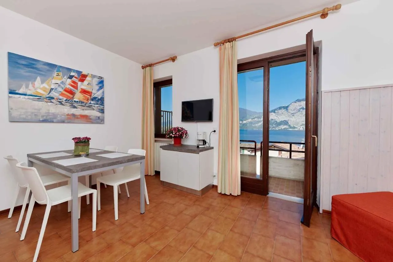 Apartments In Malcesine/Gardasee 22016 アセンサ・ディ・ブレンソーレ 0*,  イタリア